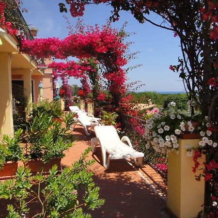 Domus De Janas Sul Mare Hotel บารีซาร์โด ภายนอก รูปภาพ