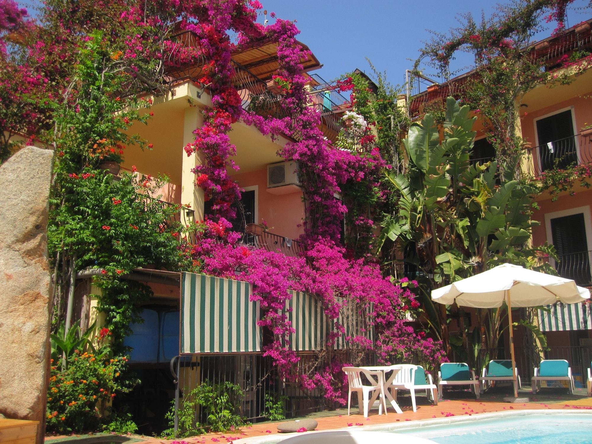 Domus De Janas Sul Mare Hotel บารีซาร์โด ภายนอก รูปภาพ