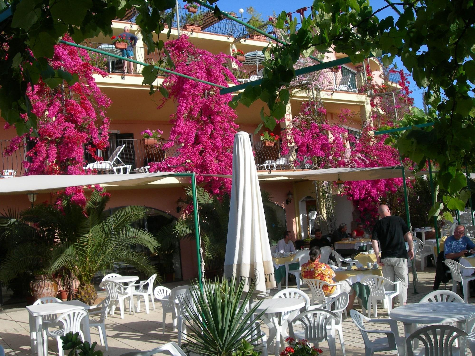 Domus De Janas Sul Mare Hotel บารีซาร์โด ภายนอก รูปภาพ