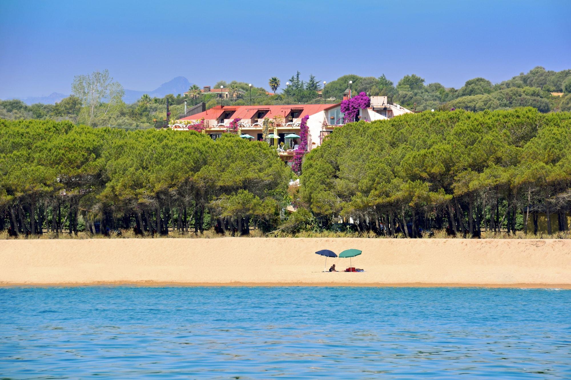 Domus De Janas Sul Mare Hotel บารีซาร์โด ภายนอก รูปภาพ