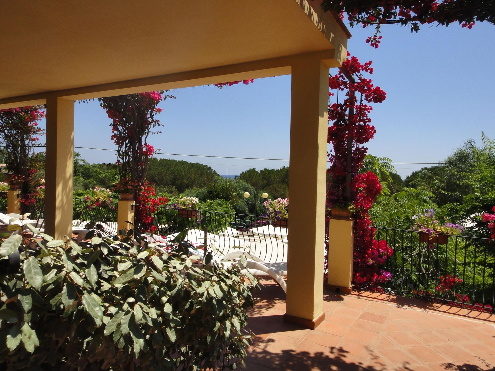 Domus De Janas Sul Mare Hotel บารีซาร์โด ภายนอก รูปภาพ