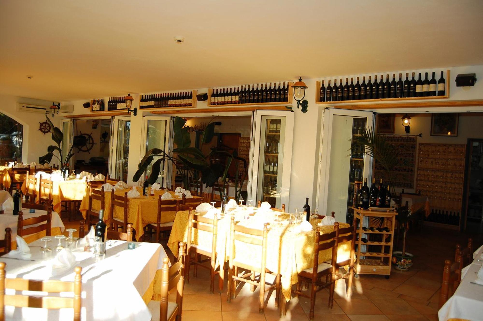 Domus De Janas Sul Mare Hotel บารีซาร์โด ภายนอก รูปภาพ