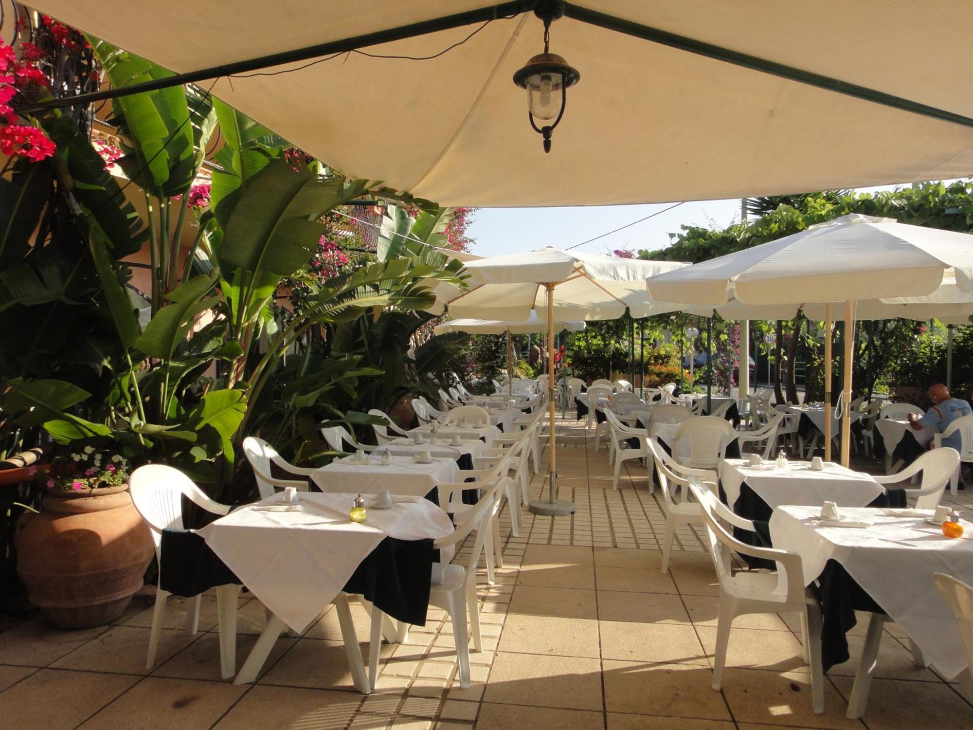 Domus De Janas Sul Mare Hotel บารีซาร์โด ภายนอก รูปภาพ
