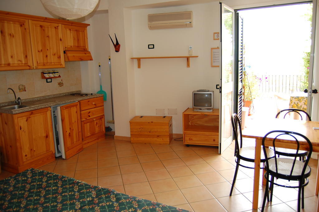 Domus De Janas Sul Mare Hotel บารีซาร์โด ภายนอก รูปภาพ