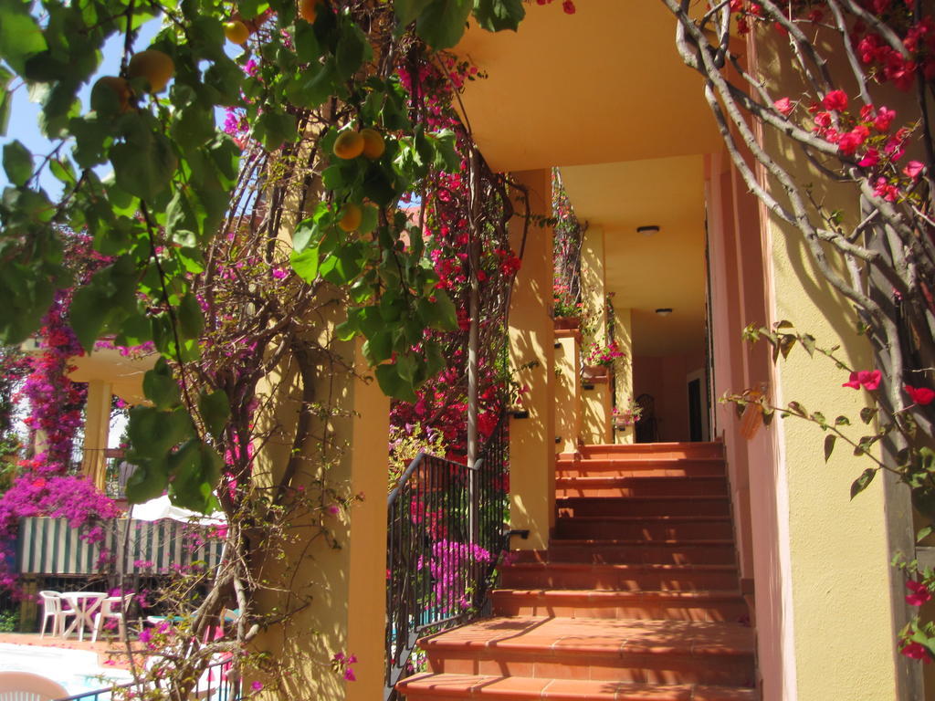 Domus De Janas Sul Mare Hotel บารีซาร์โด ภายนอก รูปภาพ