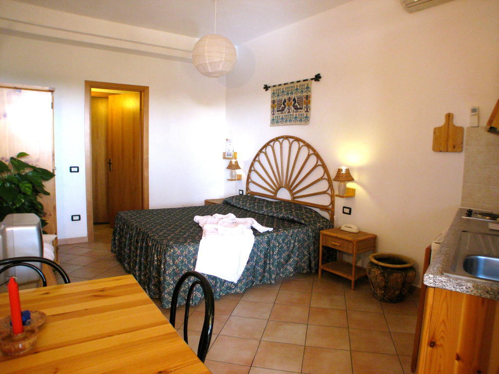 Domus De Janas Sul Mare Hotel บารีซาร์โด ภายนอก รูปภาพ