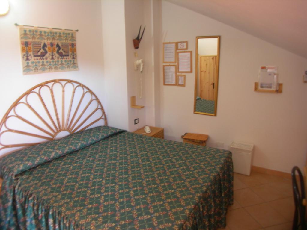 Domus De Janas Sul Mare Hotel บารีซาร์โด ห้อง รูปภาพ