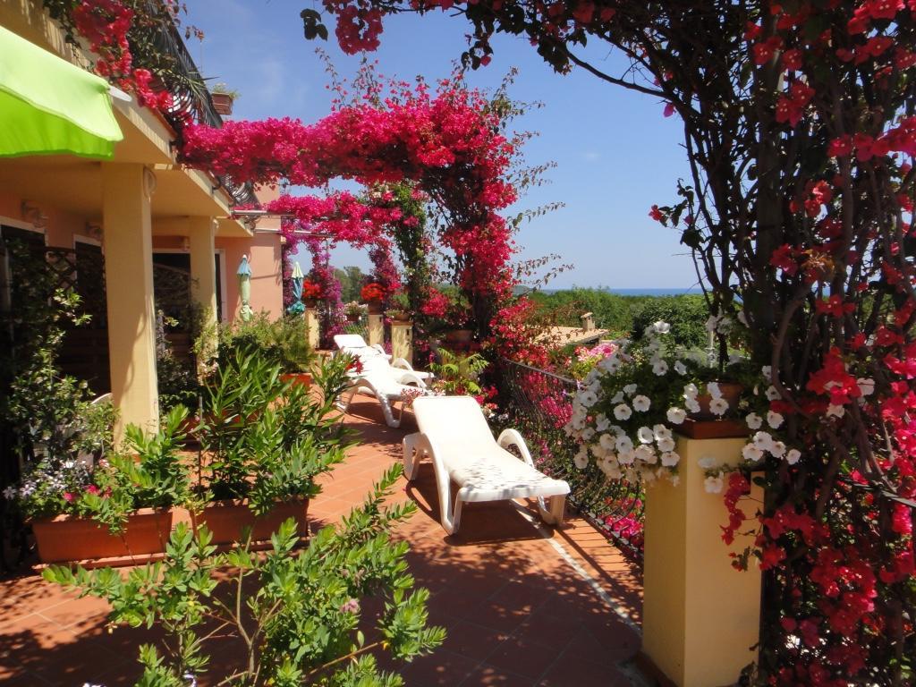 Domus De Janas Sul Mare Hotel บารีซาร์โด ภายนอก รูปภาพ