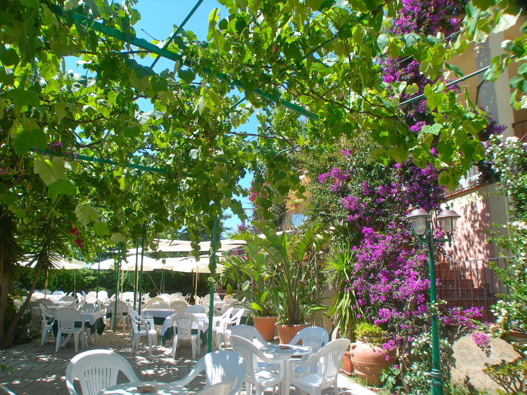Domus De Janas Sul Mare Hotel บารีซาร์โด ภายนอก รูปภาพ