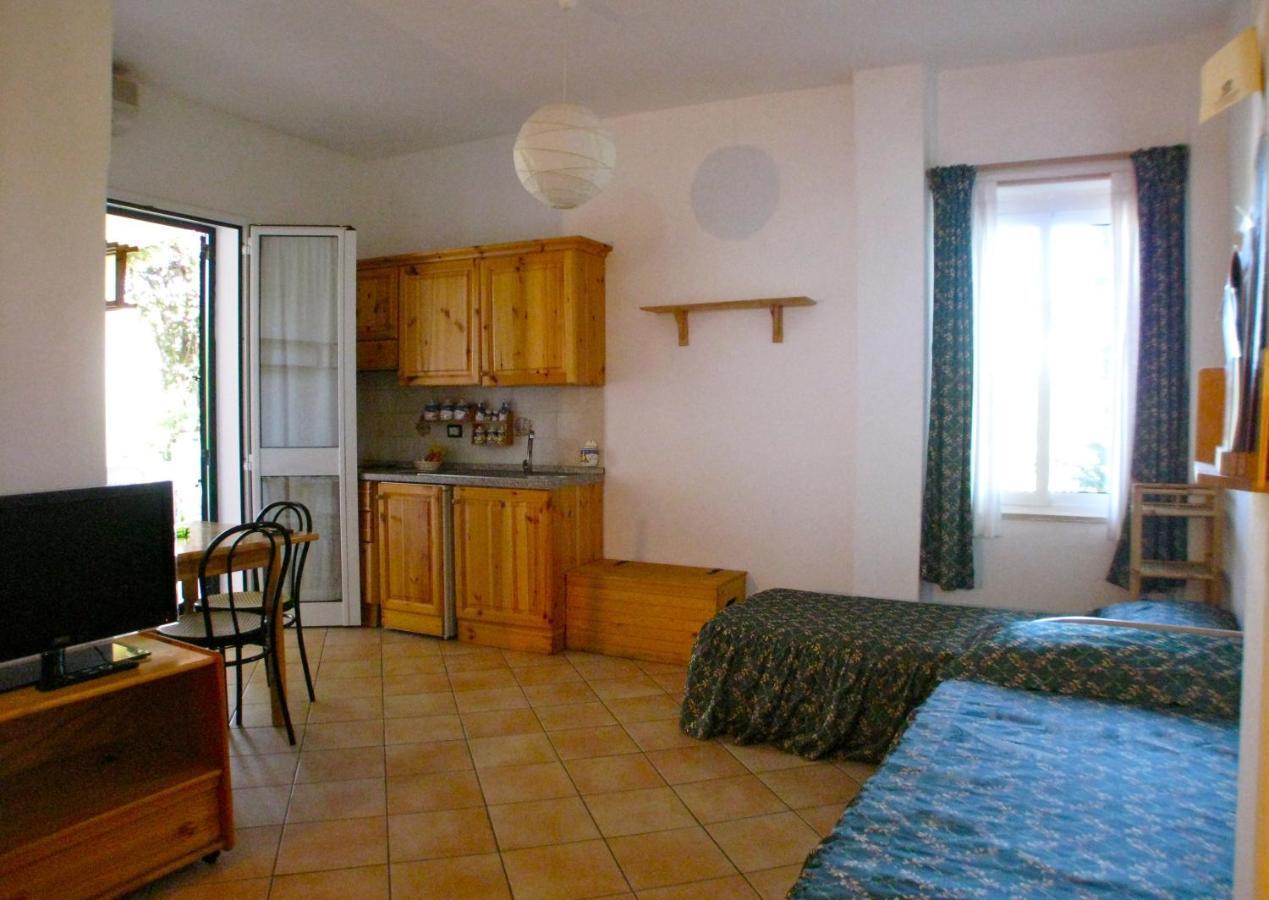 Domus De Janas Sul Mare Hotel บารีซาร์โด ภายนอก รูปภาพ